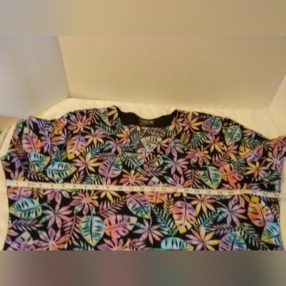 Sanibel Scrubs Scrub top with Colorful Leaf Pattern Print - Picture 2 of 4